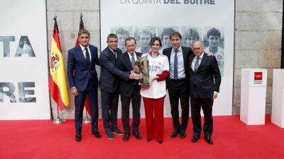 Ayuso y la Comunidad de Madrid homenajean a la Quinta del Buitre