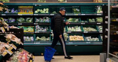 Exact time to get yellow sticker bargains at Asda, Sainsbury's, M&S and more - manchestereveningnews.co.uk - Britain