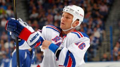 Ex-Ranger Avery, 41, signs with ECHL's Solar Bears