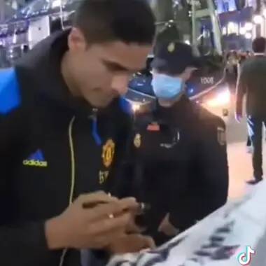 Cristiano Ronaldo And Raphael Varane Received A Standing Ovation By Fans On Their Arrival In Madrid - sportbible.com - Spain - Portugal -  Santiago