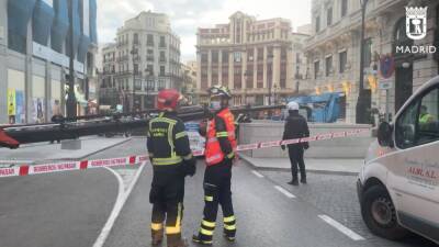 Bruno Fernandes - Susto en Madrid: cae la pluma de una grúa encima de un coche en pleno centro de Madrid - en.as.com - Madrid