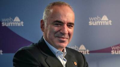 Former World Champ Boxer Klitschko, Chess Great Kasparov Speak Out On Russia-Ukraine Tension