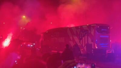 La locura del Metropolitano: una marea roja espectacular para recibir al bus del Atlético