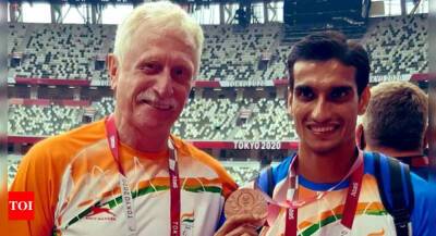 Vladimir Putin - Paralympics medallist Sharad Kumar worried about his coach in Ukraine - timesofindia.indiatimes.com - Russia - Ukraine -  Tokyo - India