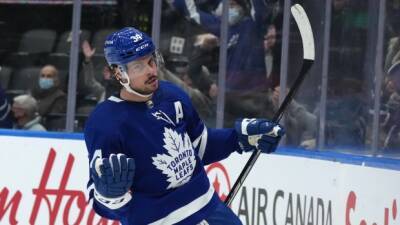 Matthews takes over goal-scoring lead as Maple Leafs beat Wild
