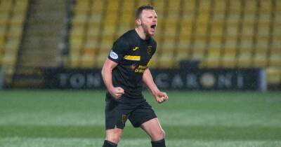 Livingston boss David Martindale heaps praise on captain Nicky Devlin's leadership skills