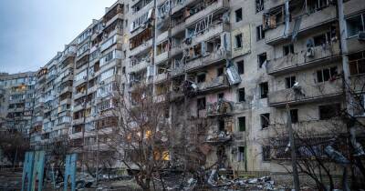 Moment BBC journalist sees images of her Kyiv home hit by Russian air strikes while live on air - manchestereveningnews.co.uk - Russia - Ukraine - London