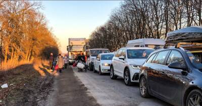 Ukrainian men 'conscripted on the spot' as refugees undertake 43-mile walk to Poland - manchestereveningnews.co.uk - Russia - Ukraine - Poland - state Pennsylvania