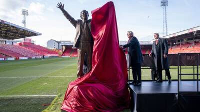 Alex Ferguson - Andy Edwards - Sir Alex Ferguson statue unveiled at Pittodrie to mark his Aberdeen exploits - bt.com - Scotland -  Aberdeen -  Ferguson