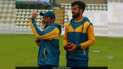 Former Pakistan Spinner Mushtaq Ahmed Compares This "Great Leader" To Imran Khan