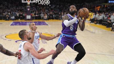 Mark J.Terrill - Russell Westbrook - Lebron James - Carmelo Anthony - Clippers edge Lakers 105-102 for 6th straight rivalry win - foxnews.com - Los Angeles -  Los Angeles