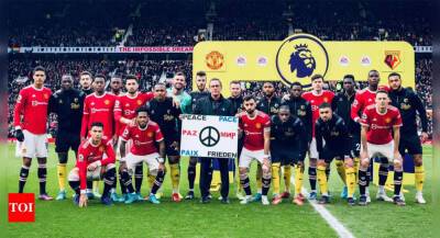 Manchester United players plead for peace in Ukraine