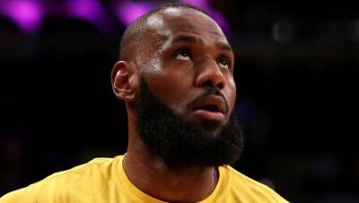 LeBron clears air, says he wants to stay with Lakers “as long as I can play”