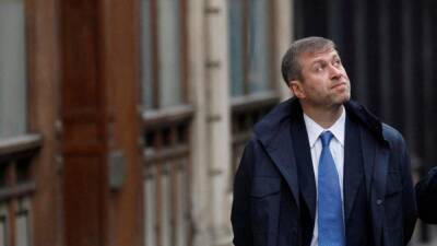 Chelsea owner Abramovich gives trustees stewardship of Premier League club