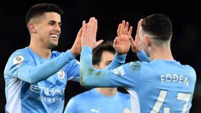Everton 0-1 Manchester City: Premier League leaders snatch valuable late win