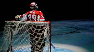 Hall of Famer Dominik Hasek calls on NHL to 'suspend' Russian players, slams Alex Ovechkin as 'a chicken s---'