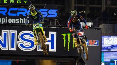 Eli Tomac - Eli Tomac wins Supercross cat-and-mouse Round 8 at Arlington by one point over Jason Anderson - nbcsports.com - county Arlington - county St. Louis
