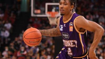 Kings beat Adelaide to extend NBL streak - 7news.com.au - county Adams - county Centre