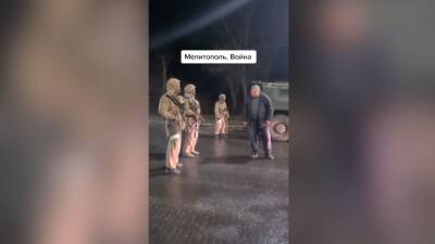 El reproche de un hombre a soldados rusos se hace mundial - en.as.com - Madrid