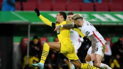 Dortmund suffer blow in title race with scrappy draw at Augsburg