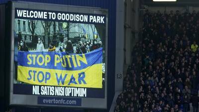 Matty Cash - Ukraine tributes: From Saturday Night Live to the Premier League - euronews.com - Russia - Manchester - Ukraine - New York