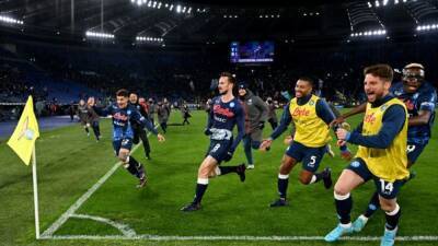 Last-gasp Ruiz strike sends Napoli top of Serie A