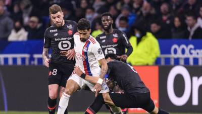 Lille leapfrog Lyon with victory