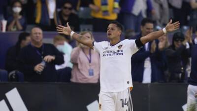 Chicharito scores in 90th to lift Galaxy past NYCFC