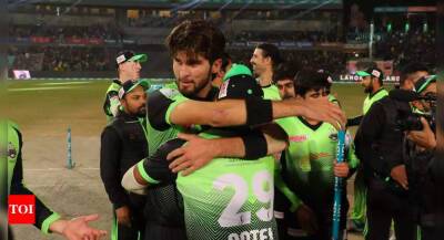 Sydney Sixers - Steve Smith - Shaheen Shah Afridi - Mohammad Rizwan - Shahid Afridi - Lahore Qalandars' Pakistan Super League triumph makes Shaheen Afridi youngest captain to win a T20 league - timesofindia.indiatimes.com - Australia - Pakistan -  Lahore