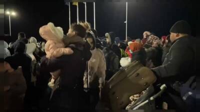 Romania: Thousands of Ukrainians arrive to Isaccea in search of refuge - euronews.com - Russia - Ukraine - Romania - Austria - Hungary - Poland -  Odessa
