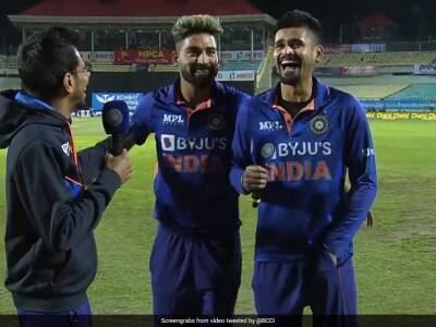 Watch: Yuzvendra Chahal Hilariously Trolls Mohammed Siraj For His Hairdo After India vs Sri Lanka 3rd T20I