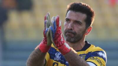 Gianluigi Buffon - Gianluigi Buffon: Former Italy keeper, 44, extends Parma contract - bbc.com - Italy