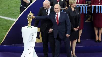 Russia teams suspended from international soccer - cbc.ca - Russia - Qatar - Ukraine - Canada -  Moscow - Poland