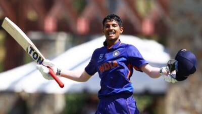 Vivian Richards Stadium - Yash Dhull - Under-19s Cricket World Cup: India beat Australia and will face England in final - bbc.com - Australia - India - Afghanistan