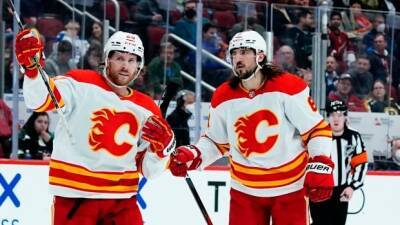Elias Lindholm - Jacob Markstrom - Andrew Mangiapane - Tanev's 4-point game leads Flames to win over Coyotes - cbc.ca - state Arizona - state Colorado