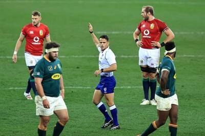 Referee at storm of 'Rassiegate' saga earns Oz Referee of the Year accolade
