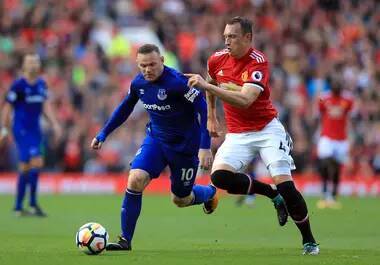 Bobby Charlton - Alex Ferguson - Red Devils - David De-Gea - Roy Keane - Wayne Rooney Channelled His Elite Roy Keane Mentality With Reaction To Ex-Man United Teammates In Tunnel, Fans Are In Awe - sportbible.com