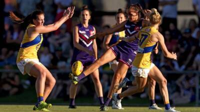 WA to open border to AFLW, A-League Men