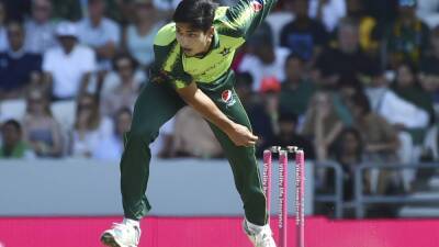 Pakistan pacer Mohammad Hasnain suspended from bowling for illegal action - thenationalnews.com - Australia - Pakistan -  Lahore -  Islamabad