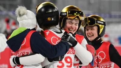 Winter Olympics 2022 - Ursa Bogataj takes gold medal in women's ski jumping normal hill final - eurosport.com - Japan - Slovenia