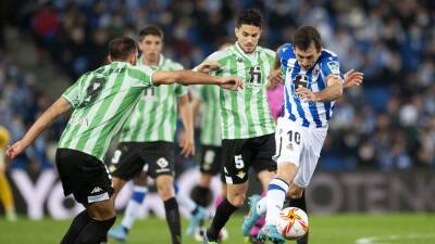 Mikel Oyarzabal - Imanol Alguacil - La Real pedirá explicaciones por la gestión del VAR ante el Betis - en.as.com