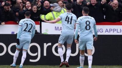 West Ham - Jarrod Bowen - Aaron Cresswell - Kidderminster Harriers 1-2 West Ham: Hammers overcome huge scare - bbc.com - county Russell