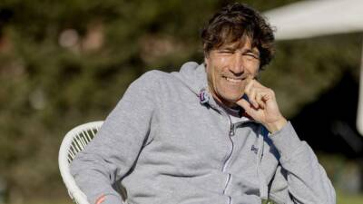 Johan Cruyff - Luis Enrique - Julio Salinas: "Johan Cruyff era Julio Verne, un innovador" - en.as.com