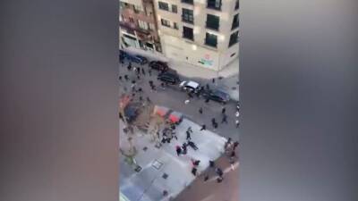 Estremecedora patada a una persona inconsciente en una pelea entre ultras de Celta y Rayo