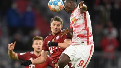 Bayern see off Leipzig with help of own goal