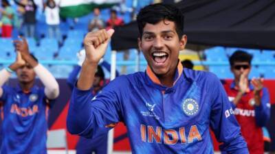 U19 World Cup: India beat England by four wickets despite Rew defiance - bbc.com - India