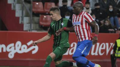 SPORTING 0 - EIBAR 1 Un gol de Corpas afianza al líder y frena la ilusión del Sporting