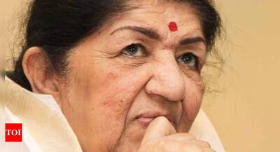 Virat Kohli leads tributes to Lata Mangeshkar by Indian cricketers - timesofindia.indiatimes.com - India -  Mumbai