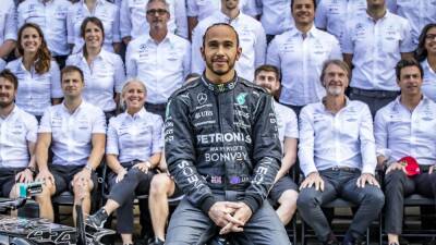 Lewis Hamilton breaks social media silence to declare he is back - Mercedes join in as Formula 1 return beckons