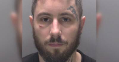 Shirtless thug left man unconscious outside bar after sudden, brutal attack - manchestereveningnews.co.uk